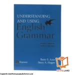 قیمت و خرید کتاب Understanding and Using English Grammar Betty Azar 5th از کتاب لند - تصویر دوم - تصویر جلد روی کتاب