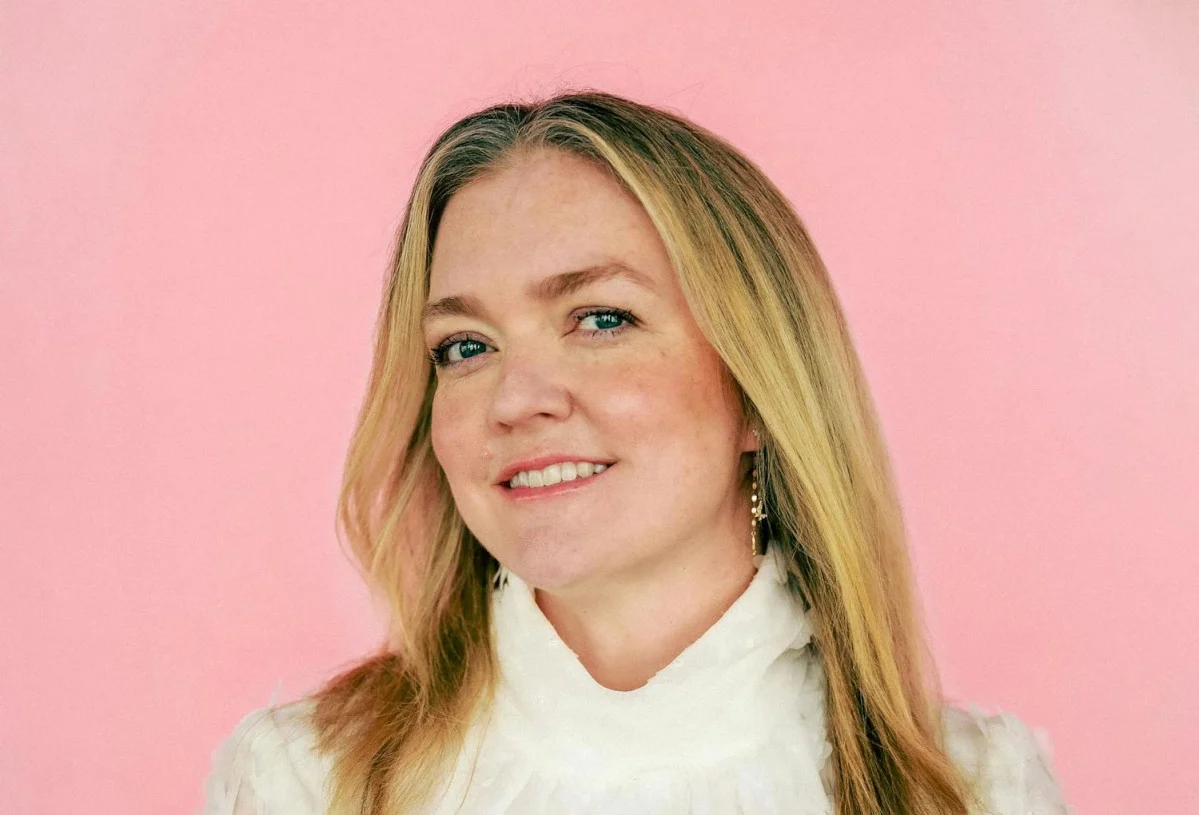 تصویر کالین هوور نویسنده