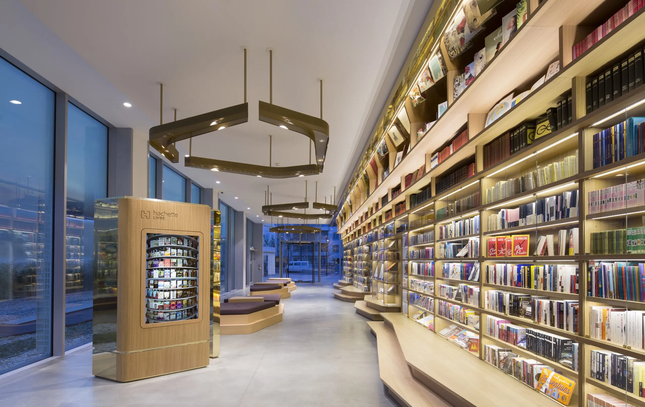 کاور ویدیو معرفی انتشارات هچت